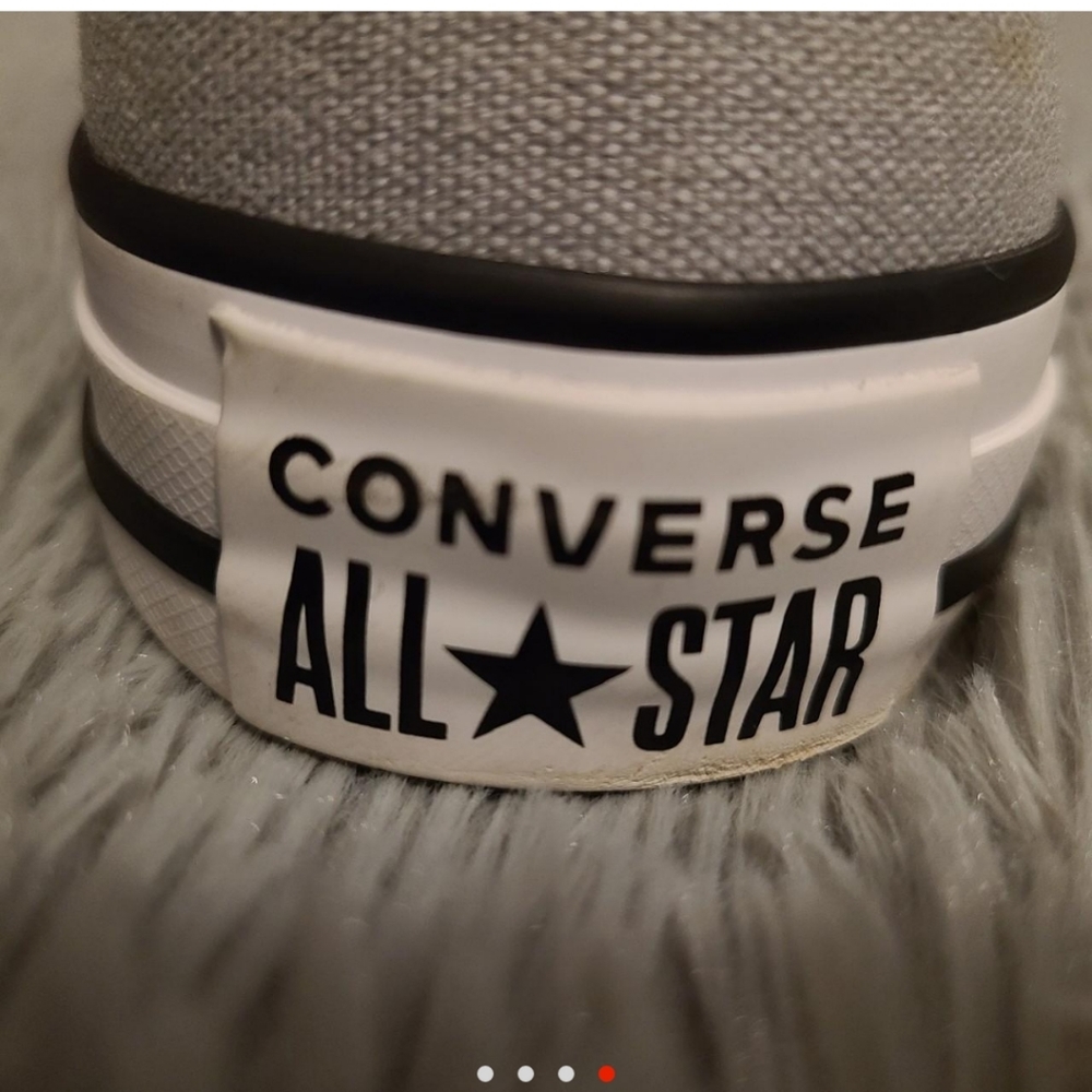 All star gray and shiny pink high top converse with gray shoe laces - Picture 4 of 4
